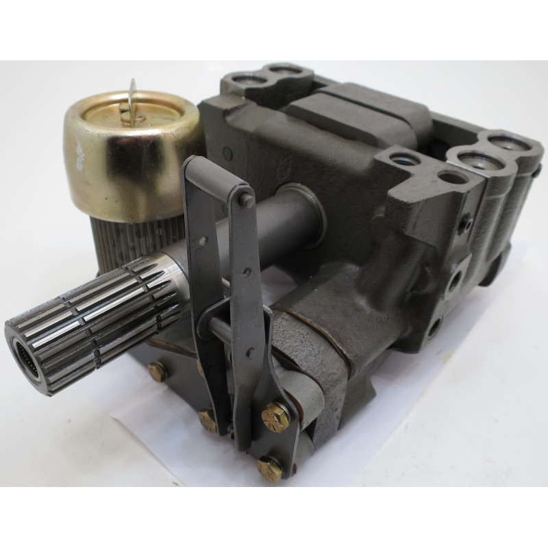 POMPA Z JARZMEM MF 1684583M92