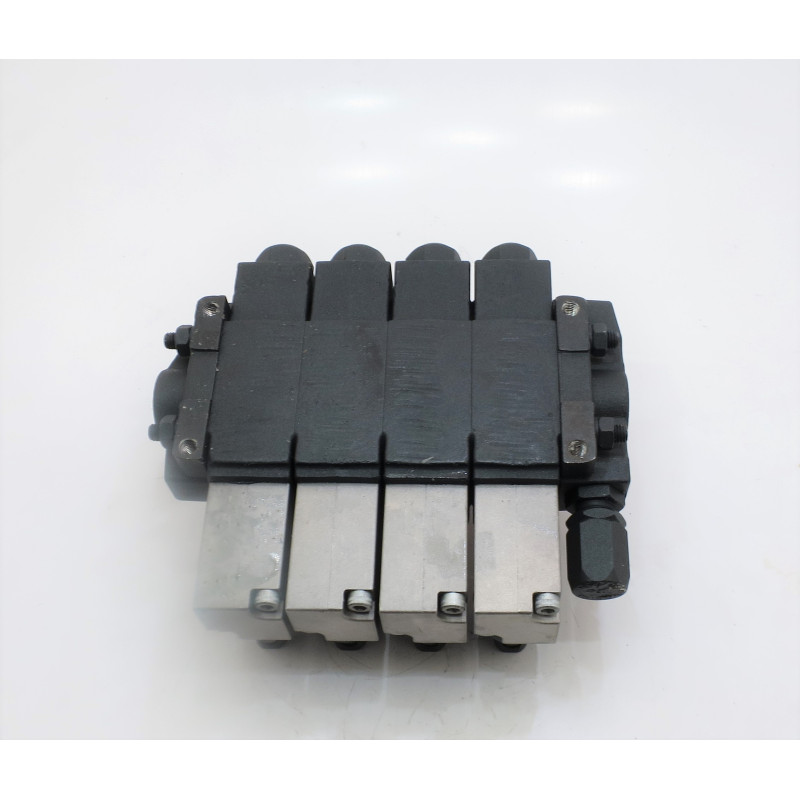 ZESPÓŁ ZAWORÓW 3/8 BSP Z CZTERAMI BANKAMI