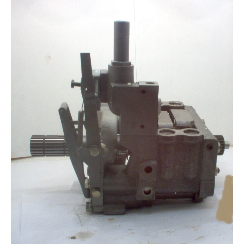 POMPA JARZMA MF 550 1683301M92