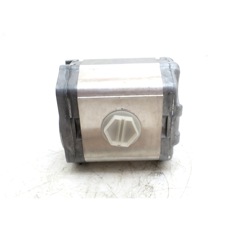 SNP2 C17L FR03E HYDRAULICZNA POMPA ZĘBATĄ