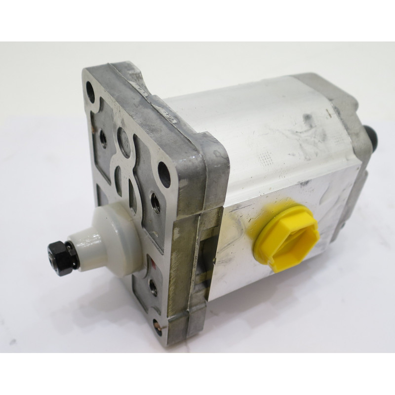SILNIK HYDRAULICZNY SAUER DANFOSS  83015812 SKM1NN6 0BN01BAM3F4F4NNNN